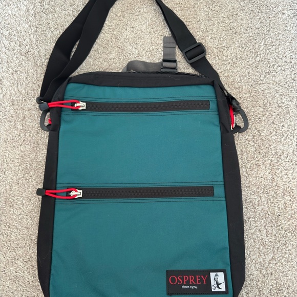 OSPREY Other - Osprey Arcane Crossbody / Messenger Bag – Pine Leaf Green